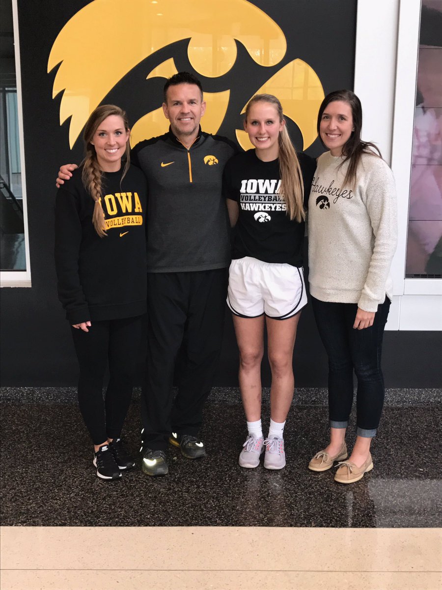 madddieslagle's tweet image. Excited and proud to announce I have committed to the University of Iowa to continue my volleyball and education career. Go Hawks💛🖤🏐
