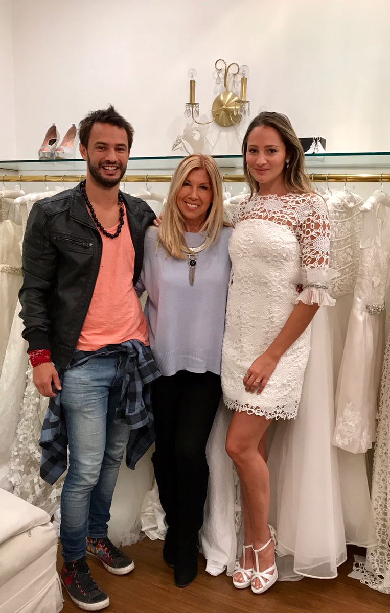 Hoy me visitaron Paula y Facu. Ultimando todos los detalles para su boda 💕💐 Divinos!
#ClaudiaArce #DespedidaDeSolteros