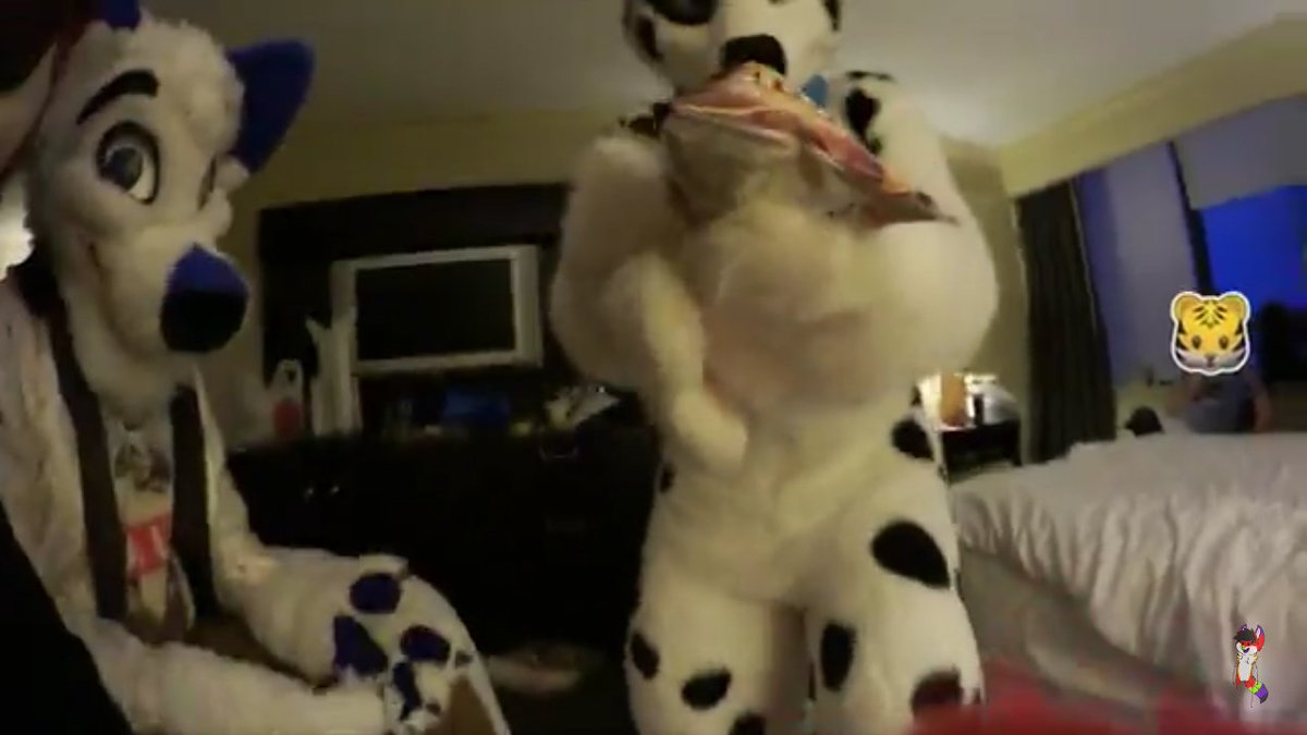 Majira Strawberry Papabarks Mar 4 Apr 4 Cat Emoji Was Dashtiger84 Dog Emoji Was Furry Nikki Didn T Wanna Show Their Faces Without Asking So I Thought Emojis Would Be