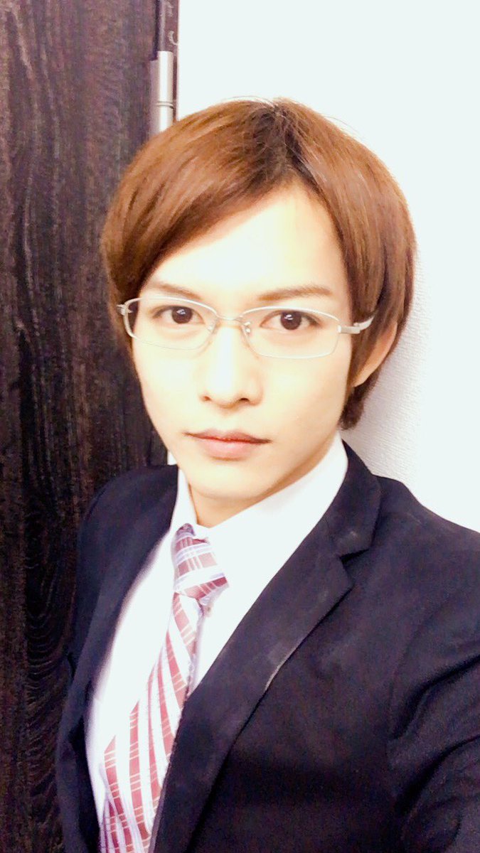 Auf Twitter スーツに銀縁眼鏡イケメンすぎて行けなかったの悲しすぎます 本当にかっこいい 明日のリリイベ行けるので楽しみにしてまーす٩ W و Auf Twitter スーツに銀縁眼鏡イケメンすぎて行けなかったの悲しすぎます 本当にかっこいい 明日のリリイベ行けるので楽しみにしてまーす٩ W و