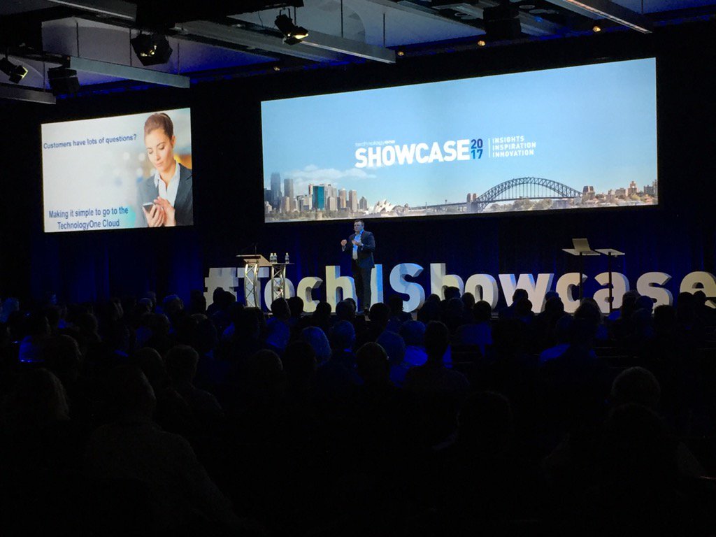 Johnson9999J's tweet photo. #tech1showcase main hall keynote, #cloud is moving fast https://t.co/0P4VEhXG7I