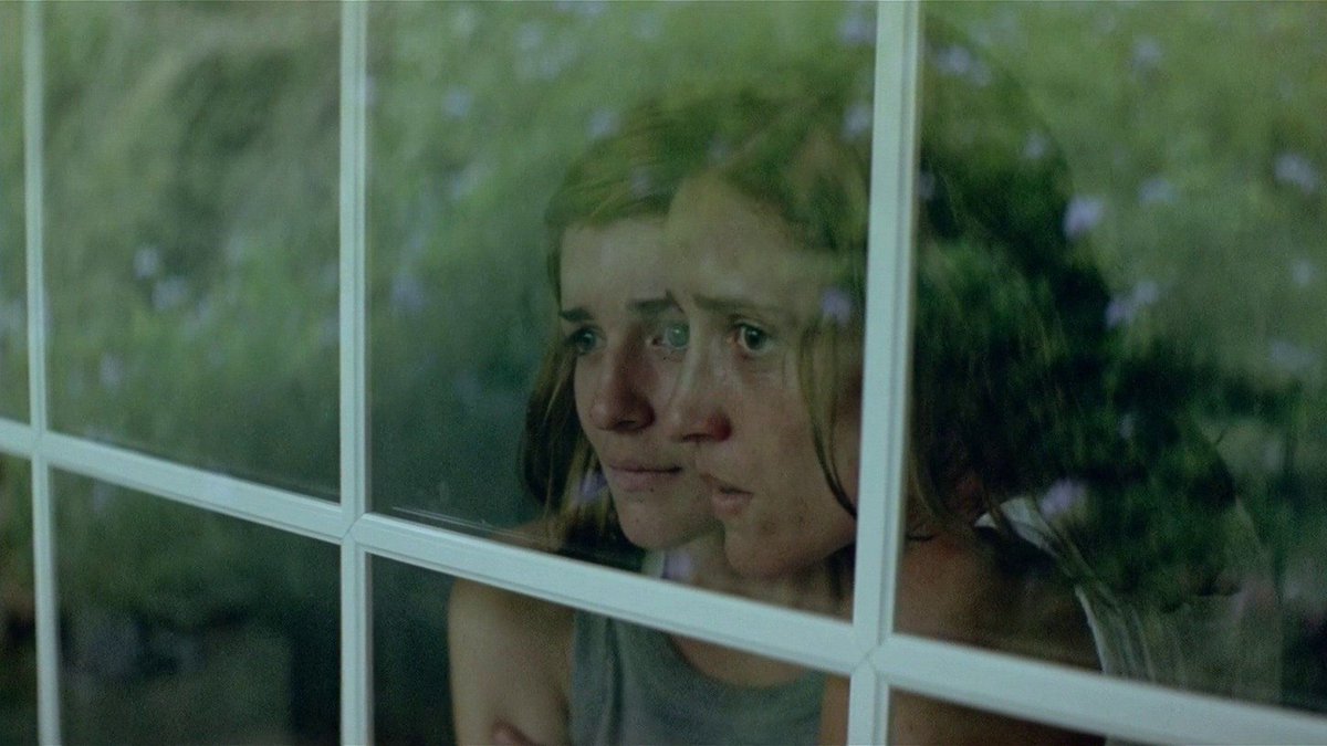 فيلم يوناني عن مراهقين محبوسين داخل حدود منزلهم بسبب عائلتهم
Dogtooth
2009
IMDB 7.3/10
أضف الفيلم إلى قائمتك:
bit.ly/2p8XqLQ