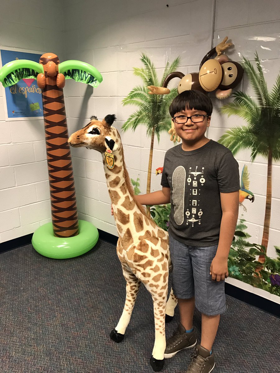 Look who won the giraffe!#bookfair @AP_CIS <a href="/Principal_CIS/">Dr. Liza Burrell-Aldana</a>