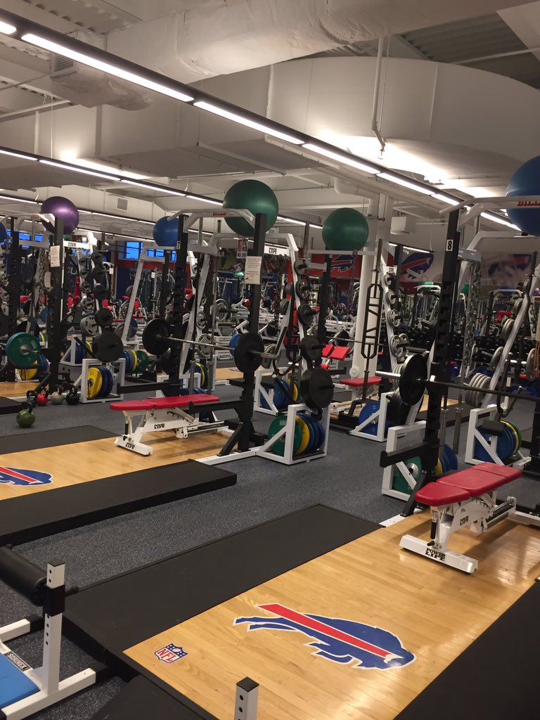 Pronate's tweet image. Gee no one showed. Lol no playoffs for @buffalobills #learntotrain