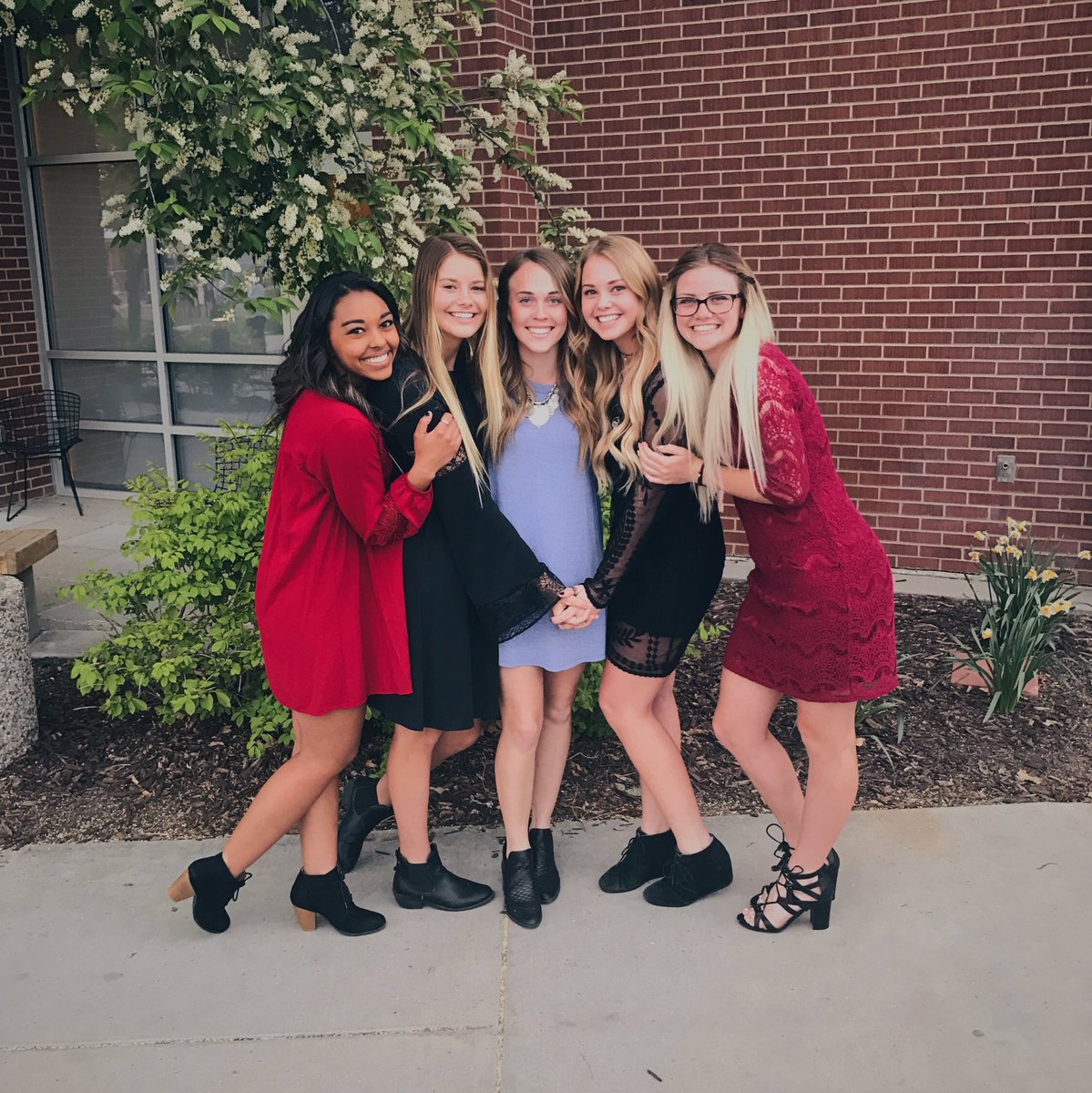 DestinyJimerson's tweet photo. don't think i would have been able to live with anyone else 💕 https://t.co/KsqPqvuWaK
