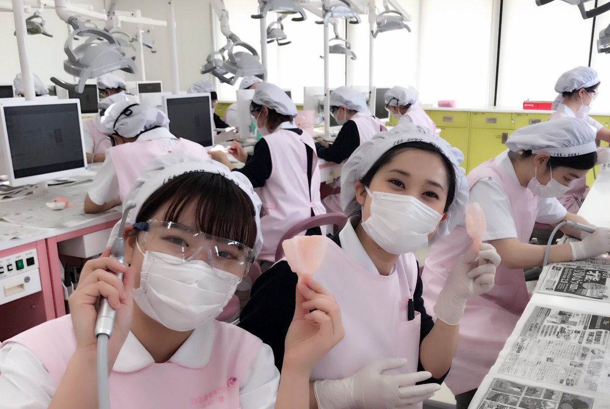 日本医歯薬専門学校 No Twitter 歯科衛生士学科 実習風景 自分の歯の模型を作る 自分専用のトレーを作る それを個人トレーと言います 防護用ゴーグル二個付けてちょっとふざけてみましたw ゴールデンウイーク に オープンキャンパス 開催 体験 T Co