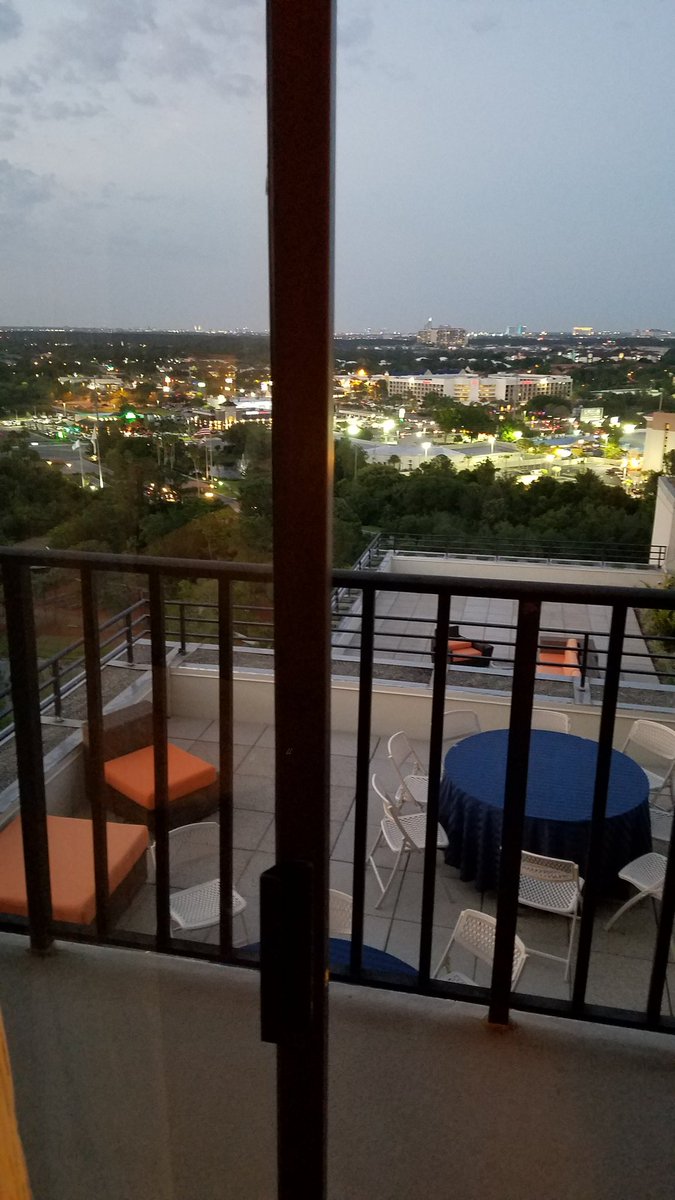 TheRealOGCEvans's tweet photo. My veiw for tonight #MiniVacay #orlando https://t.co/SBpfoc5RMP