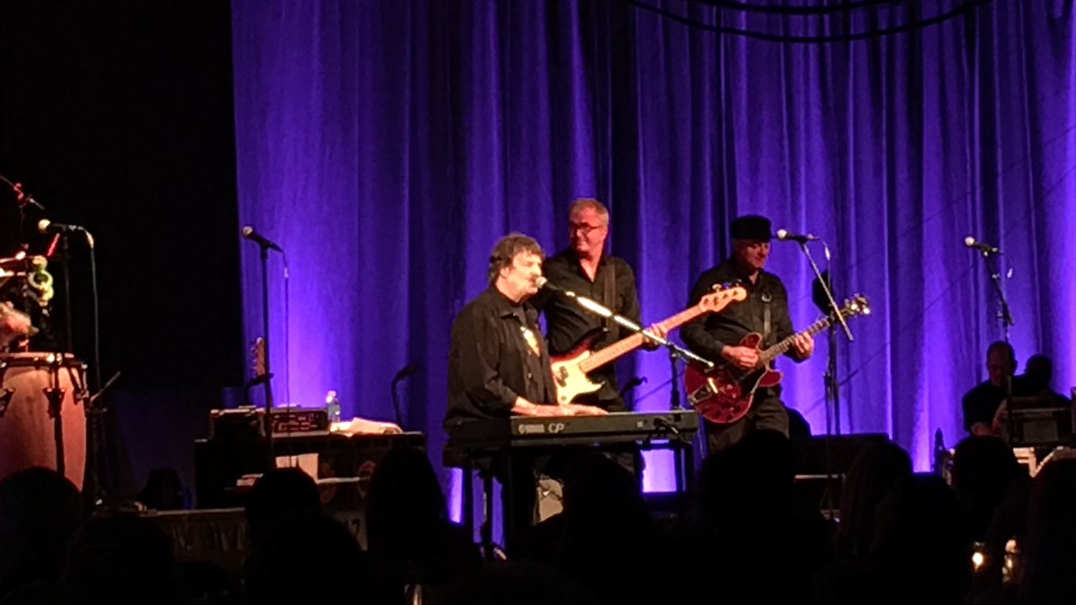 caaforbrokers's tweet photo. Burton Cummings! Great way to cap a fantastic #IBAM2017 https://t.co/tthTZmU5Xa