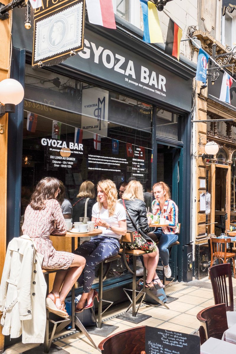 7_11Haussmann's tweet photo. Passage des panoramas bd Montmartre #paris9 à l'heure du #dejeuner ou #afterwork pour profiter du soleil à la sortie du #7_11haussmann https://t.co/PtBIGj1c7Z