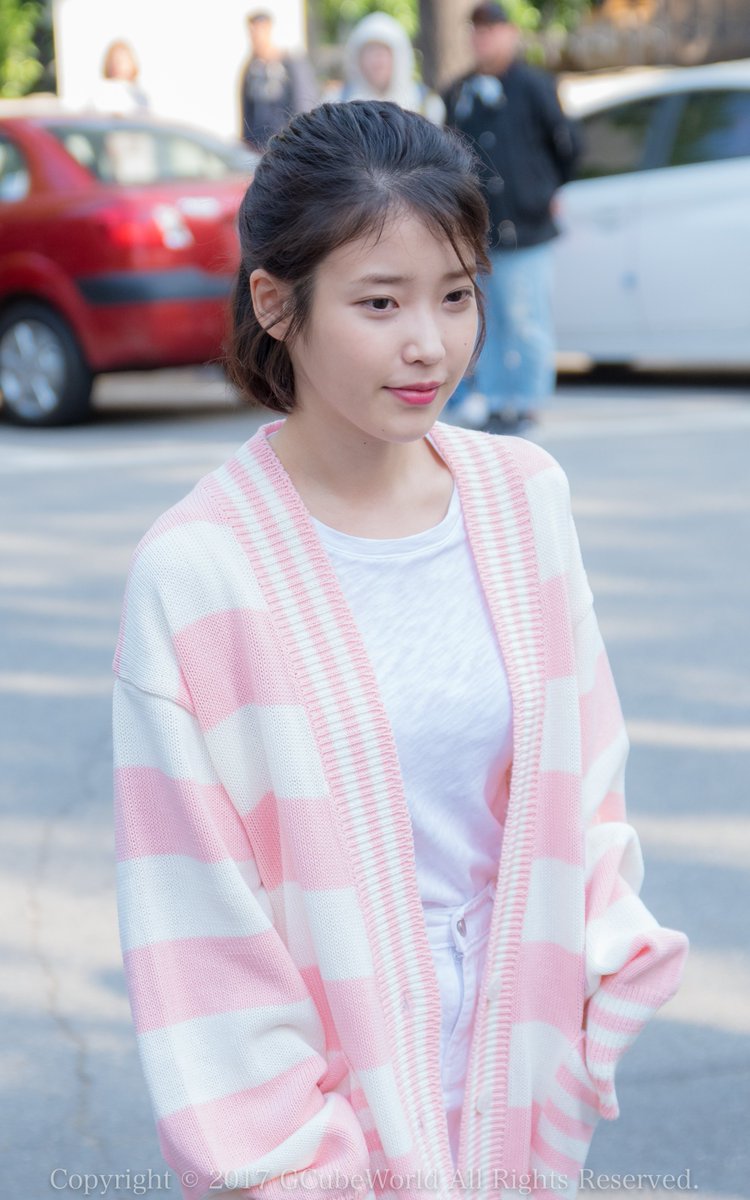 gcube_world's tweet photo. 170428 뮤직뱅크 출근길 직찍
#아이유 #iu https://t.co/QrY8AdUdZG