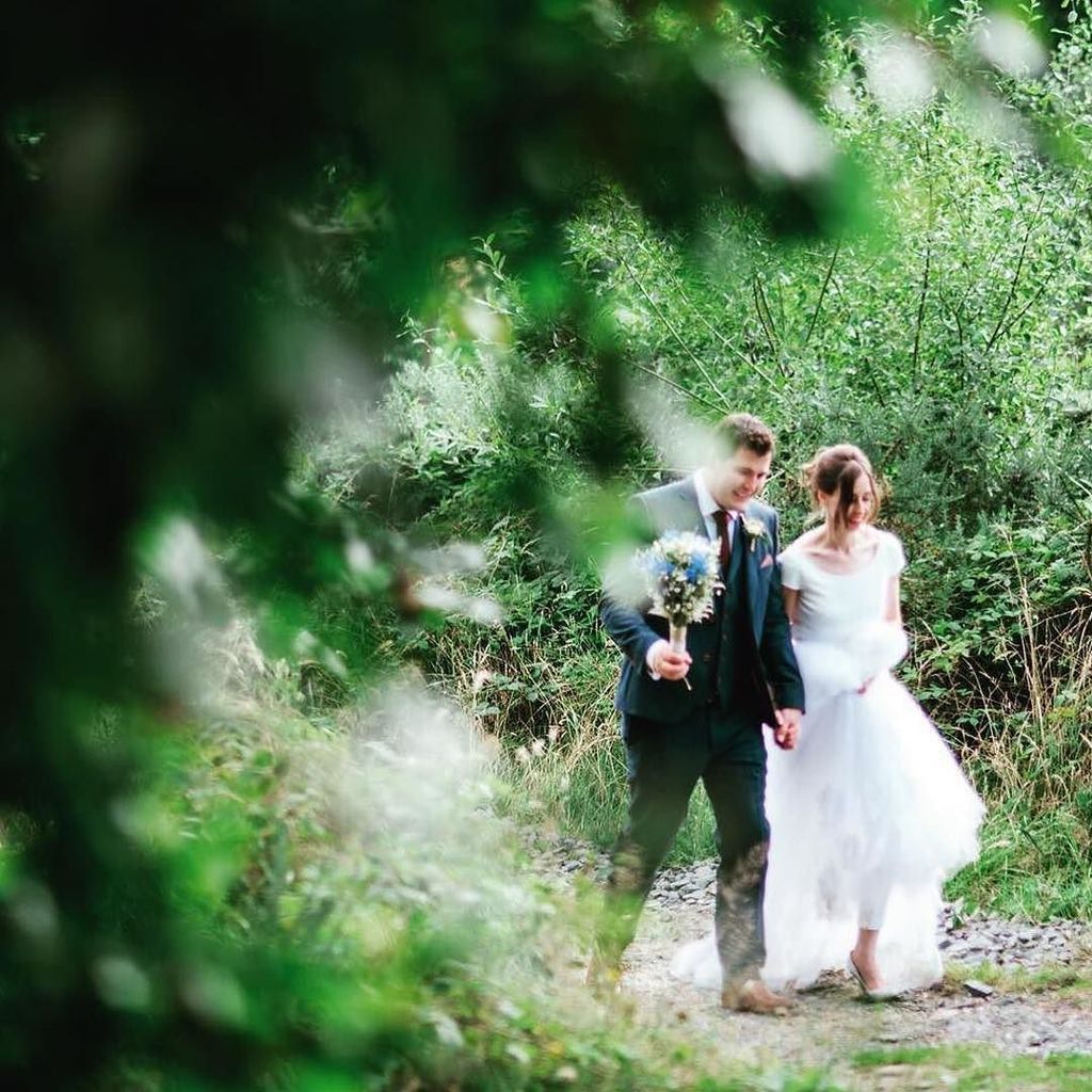 A wonderful photo from @libertypearlphotography of Aaron and Annabel's beautiful wedding in Ireland.

Venue @kippu… ift.tt/2qdWlnz