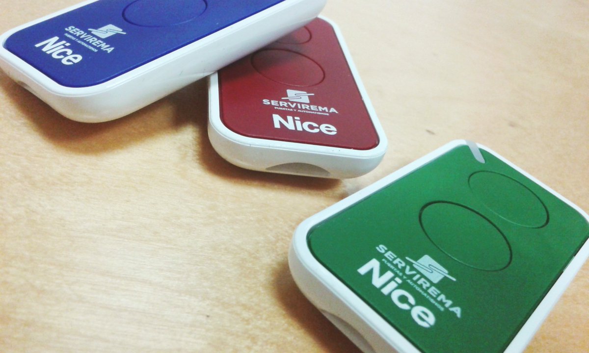 ContainerVisual's tweet image. Recién salidos de nuestra #impresoraUVI estos mandos personalizados para @Servirema