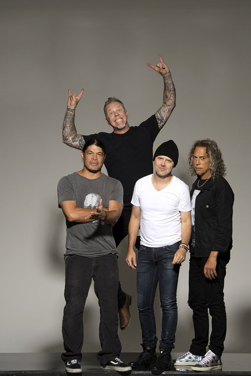 Группа metallica 2000. Metallica история за каждой песней книга. Истории metallica. Metallica фото группы. Kirk hammett 1986.