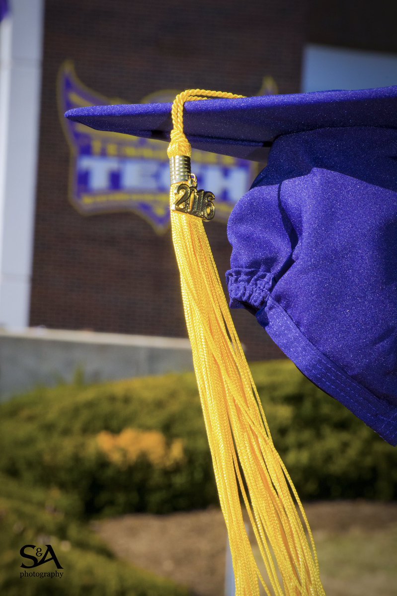 suzanalamri's tweet photo. Graduation day #photography #photographer #TN #nashville #ุชุตููุฑู #2016graduation #techyeah #graduationphotography #ุงูุงู
ุงุฑุงุช #ุงูุณุนูุฏูุฉ #ุชุฎุฑุฌ https://t.co/Dnb3TDSrKB