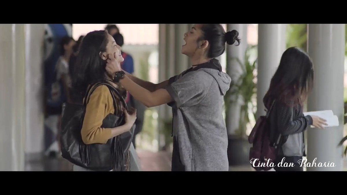 cintarahasiaNET's tweet photo. Nadine atau Gita? Siapakah yang akhirnya akan bersama dengan Rizky? 
#CintaDanRahasia_final #nontonNETjam6 https://t.co/HuawerhQ4W