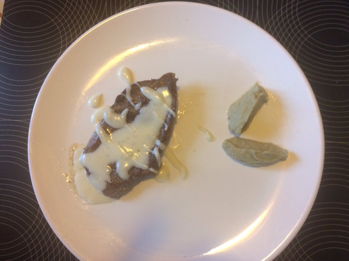 JustNibio's tweet photo. #secondi #carne #bistecca di #manzo #scamone in #bassacottura #sottovuoto #sousvide con salsa al #gorgonzola e #quenelle di #carciofi https://t.co/ng6KlibwsR