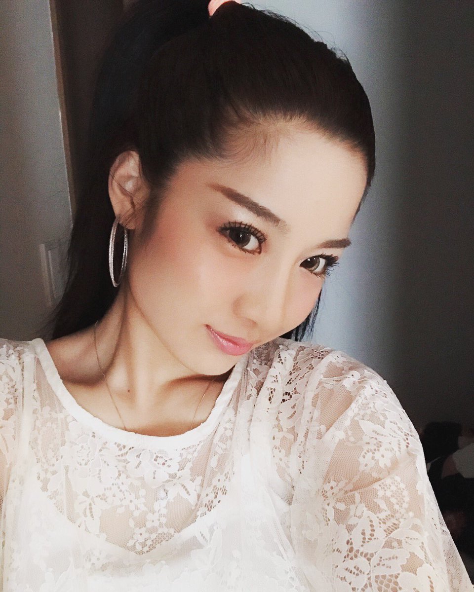 rarasaki's tweet photo. #レースな季節
#涼
#日焼け要注意
#吸収率抜群 な身体w
#popmakeup https://t.co/pwh0E5FYBN