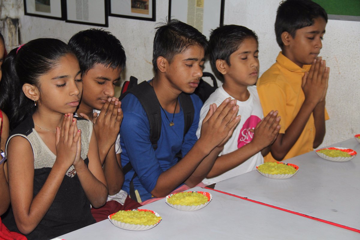 tkforg's tweet photo. Let the prayers begin  🙏🙏🙏🙏🙏   
A good way to start the wholesome nutrition meal
#meal #prayers #charity #ngo #csr #workshops #children #kid https://t.co/wG3zyTDy2B