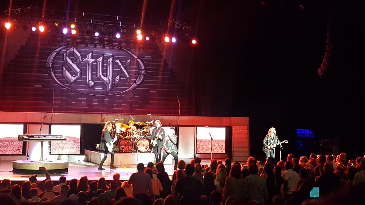 Phenomenal show <a href="/STYXtheBand/">Styx</a>