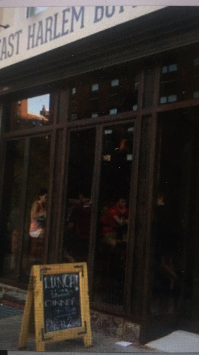 pt2452's tweet photo. Para nuestra evento @lauram2101 @maggie_israel @jianizliang @jdk2167, @irisinspanish y yo fuimos a East Harlem Bottling Company. #protw17 https://t.co/dvMG6DwVt4