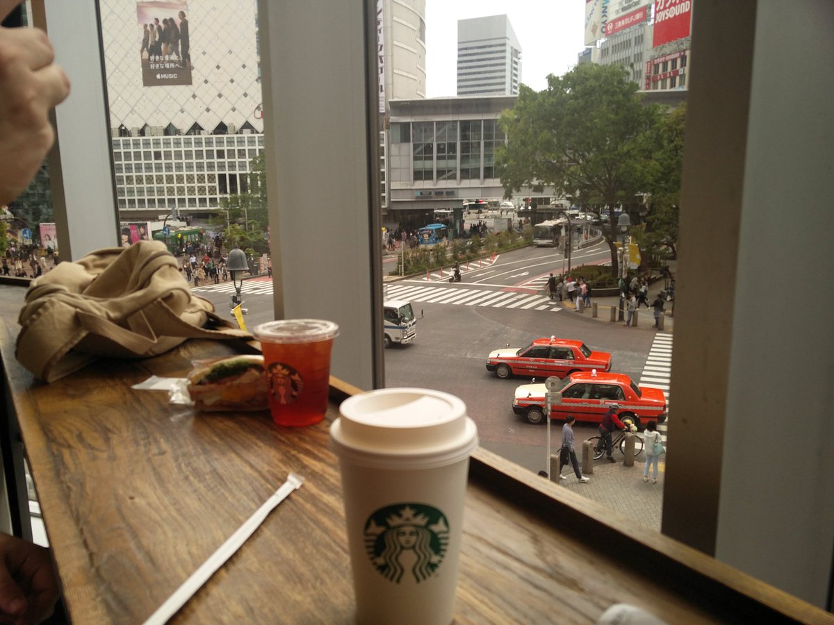 WillAlvein's tweet photo. Un Starbucks en el cruce de Shibuya. #postureo https://t.co/msped1pxoT
