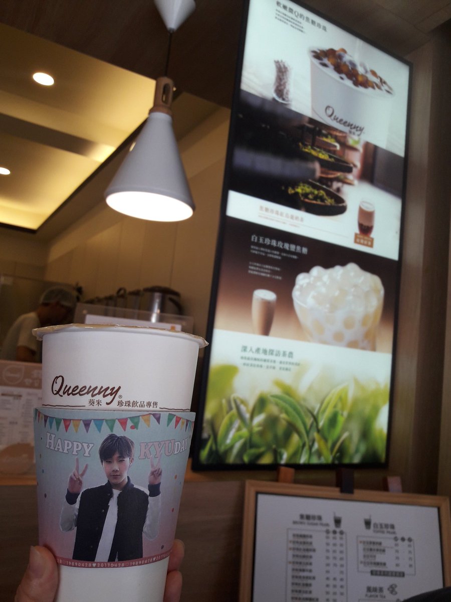 selena70632's tweet photo. 超多人ㅠㅡㅠㅠㅠ
#성규야생일축하해 
#KitKatKYU
@kyuzizi @KitKatKYU https://t.co/Y6gbVrGztH