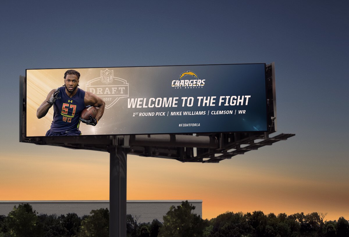 chargers's tweet photo. Welcome to the fight, @darealmike_dub. 👊⚡️

#FightForLA https://t.co/dheyfiqT4I