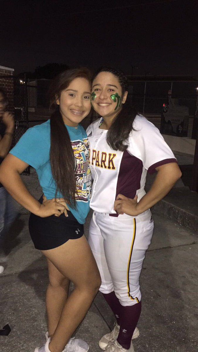 blancaa_aliciaa's tweet photo. makes me so happy watching my girls play💗!! ROUND ONE LETS GET IT !!! 😤😤💸💸🤑🤑#ladydeer #dpsoftball https://t.co/QMlcQByk8f