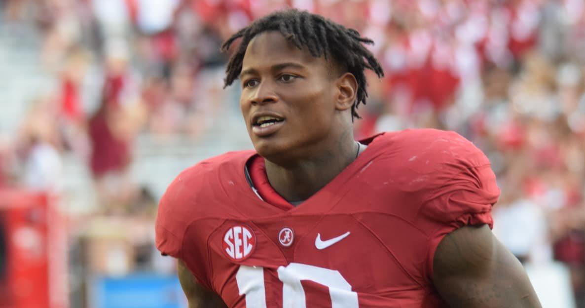 kyle_burger's tweet photo. With the 31st pick in the #NFLDraft, the 49ers take don't take a "candy striper," but former #Alabama LB Reuben Foster. #SFpick https://t.co/pia4W99CSq