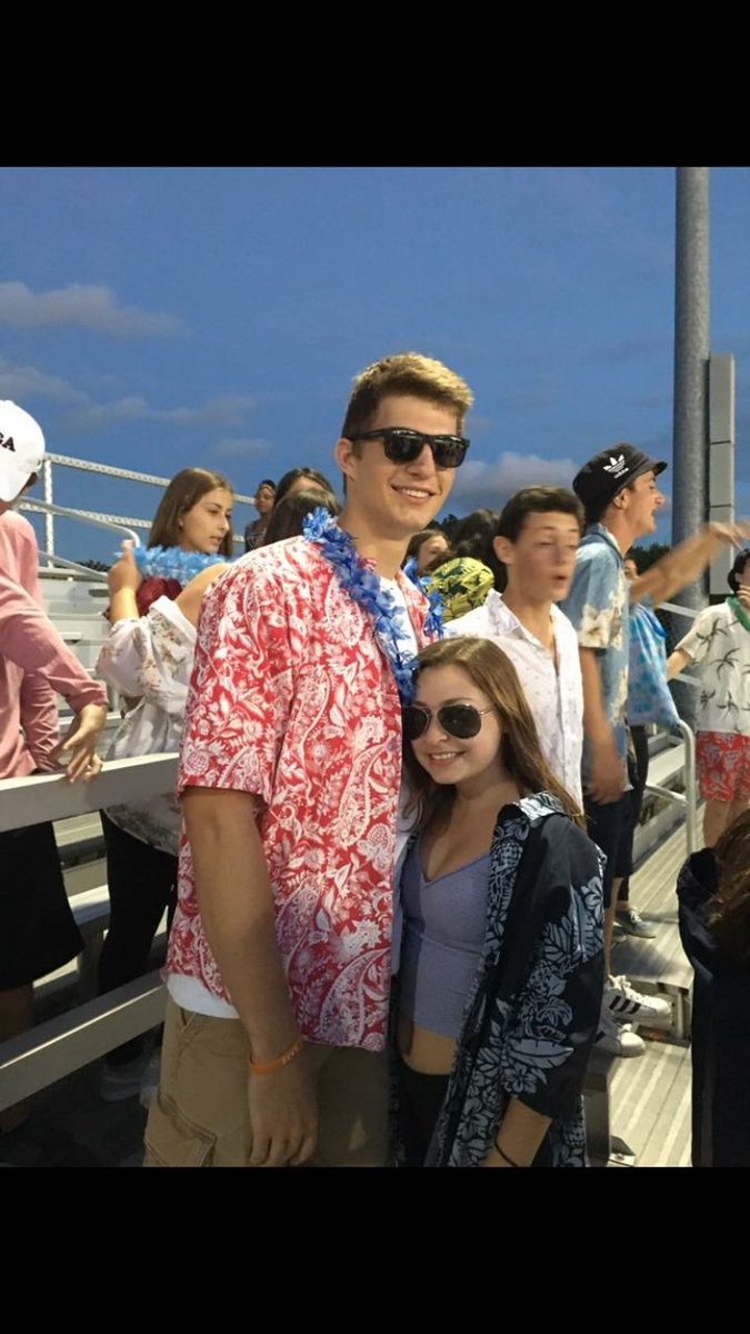 OwenJozefowicz's tweet photo. HBD heyjessiewoo #zdaddy #buffs @jxsimmons18 🤙 https://t.co/5uAb6KqYZb