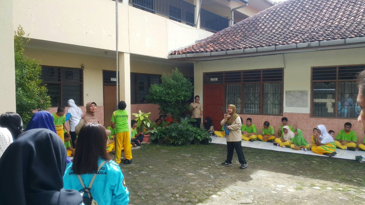 Autims day yang dilaksanakan di SLB Dharma Asih, Depok