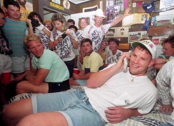 CloydRivers's tweet photo. Nothin' says "Merica" like Brett Favre gettin' drafted in 1991. https://t.co/Gn2SRDBpFD