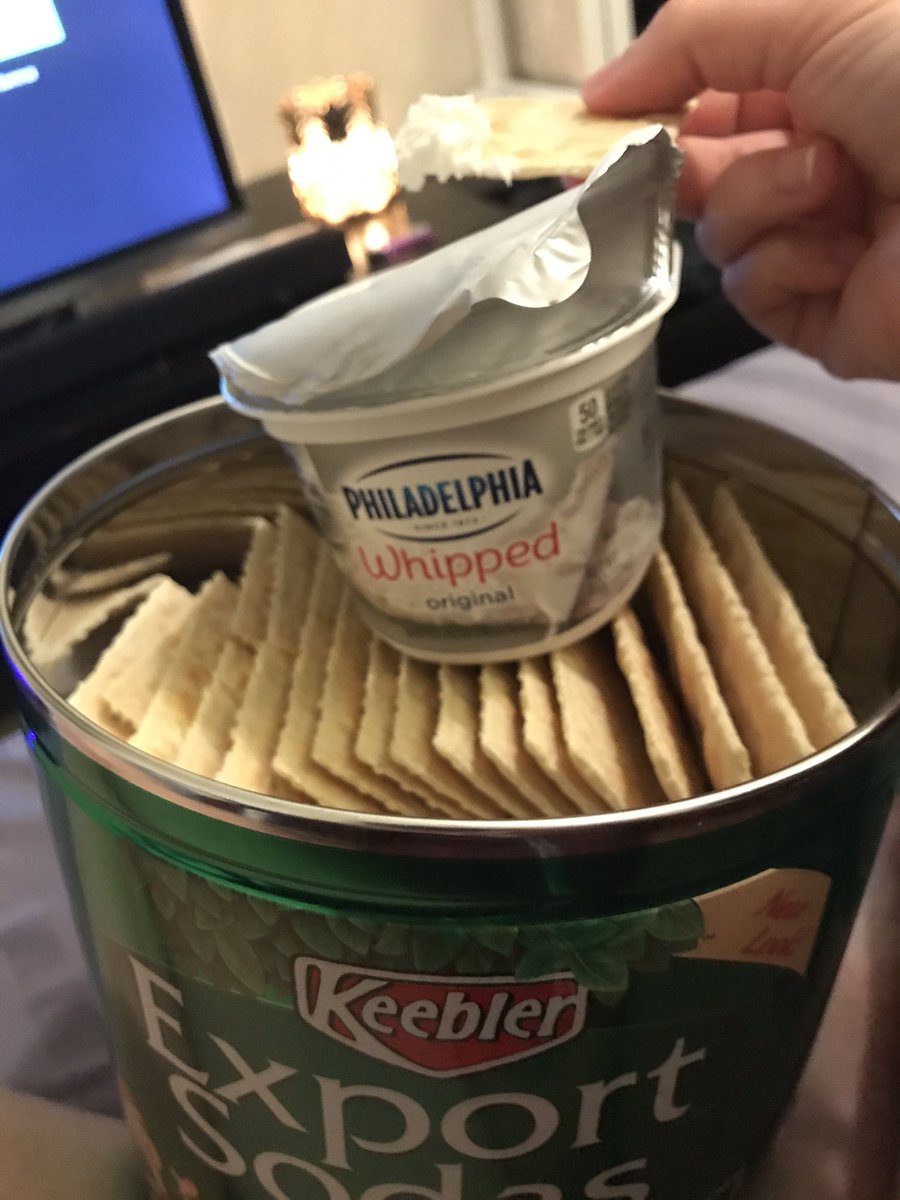 CircoDeiMorti's tweet photo. This is so bad for my diet. 😭 #thattimeiscoming #sobbing #imsorrybody https://t.co/5olwBS9vT0