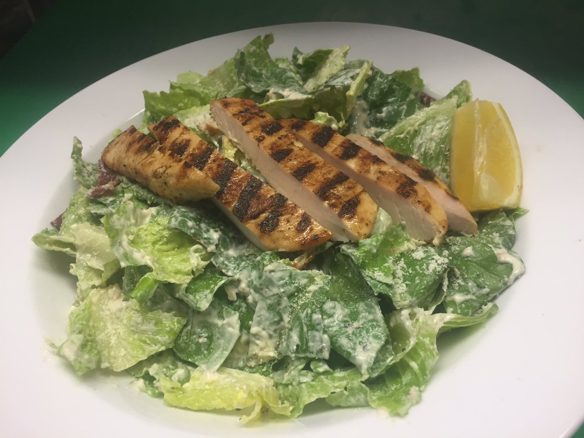 Light and delicious - perfect for a prep drink meal so you don't get to drunk to fast #salad #chicken #scrumptious #munch #royalty 👑🚨😘