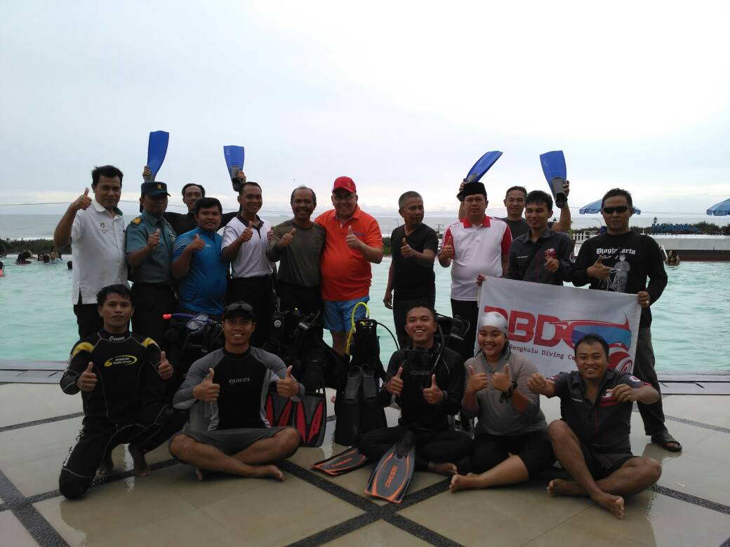 ayubsugara's tweet photo. Mnju Wonderful BKL Visit 2020 Sail Enggano' Ltihan selam sembari mmbshi insang Pak Gub @ridwanmukti1963 @MeriSasdi  Pemuda Maju" https://t.co/hni6cQo6Gc