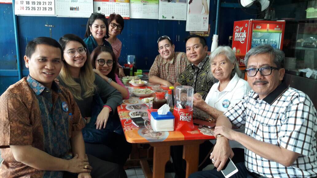 PastorGilbertL's tweet photo. Bersama "BELIAU-BELIAU: @LitaZen @SariSimorangkir @NindyLaoh @SharonIskandar dll smokol di Palembang https://t.co/KylfiG5GJ7