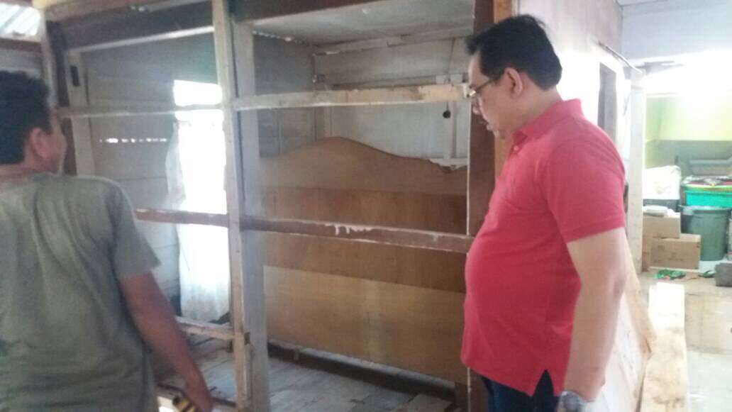 DPruangMKS's tweet photo. Kerja bakti Pemkot MKS di desa binaan kel.Tanjung Merdeka. Sekaligus memantau progres pekerjaan rumah sehat binaan Dinas Penataan Ruang https://t.co/p3rMWAht3V