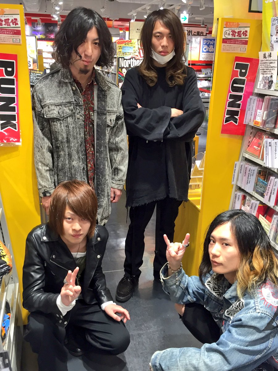 TOWER_Shibuya's tweet photo. Does It Escape Againの皆さまがご来店っ!4/19に活動復帰となるNEW EP『afraid』をリリース!3Fパンクコーナーにコメントをいただきました!ありがとうございます◎是非チェックを! #DoesItEscapeAgain (79) https://t.co/hXXddAiL1e