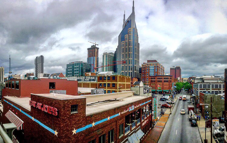 LaFemmePhojo's tweet photo. Spent all driving, so we decided to take a break & honkey tonk down Broadway ๐ธ
#RoadTrips #drivingwithdogs #Nashville https://t.co/yfx6nRsRUE