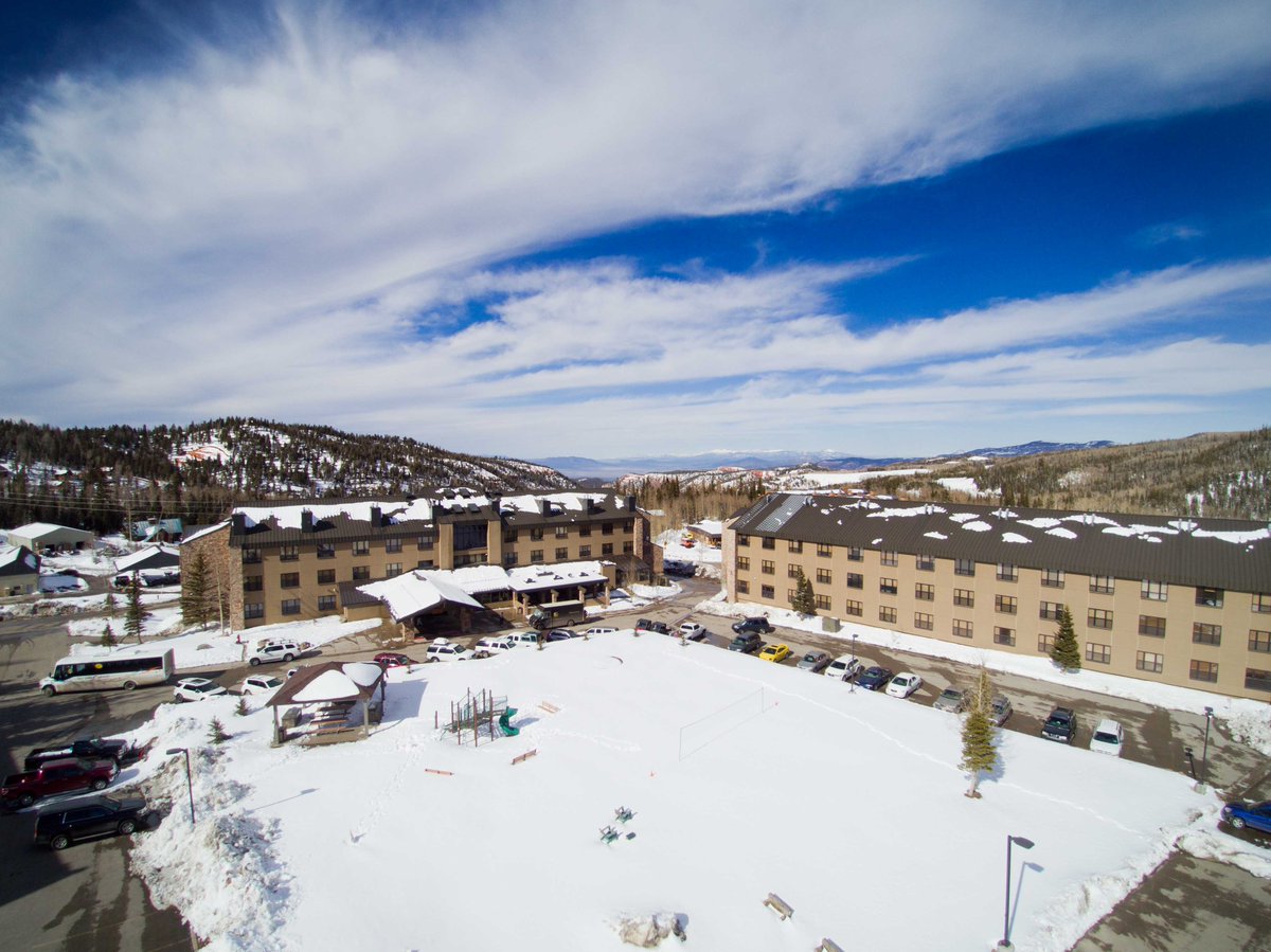 leewebb's tweet image. Cedar Breaks Lodge #brianhead #utah #drone #architecture #typhoonH #photography #Utah #Nikon #realestate @leewebb #yuneec #cedarbreakslodge
