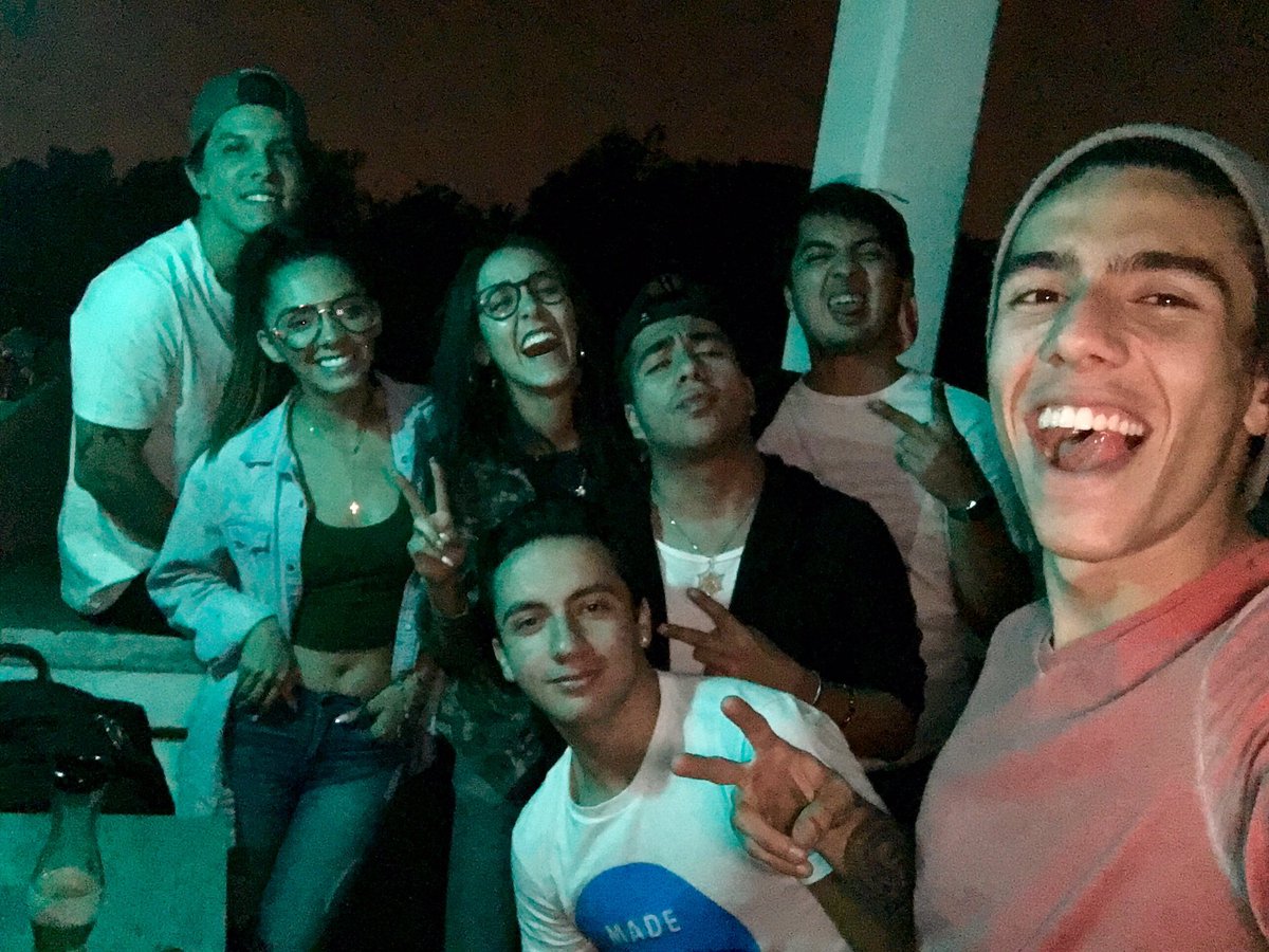 marianalogue's tweet photo. 1 semana ya era mucho tiempo sin vernos 💚🙈 @_EdwinJuarez @Hipsssster @Sebashua @karlagonca @SoyLF @AndoniBatizR  (Faltaron Anita y Dylata2) https://t.co/YZMngRmCN3