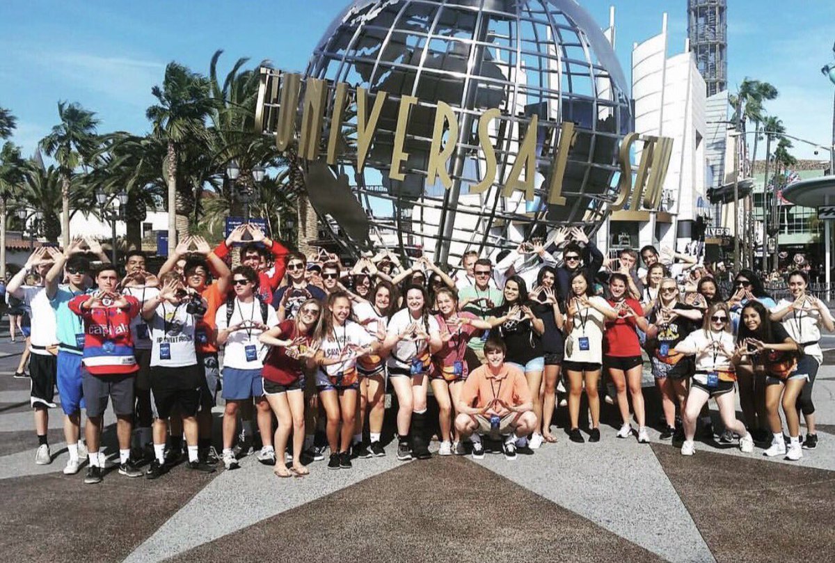 DECAInc's tweet photo. We hope everyone had a great time at the DECA Party at @UniStudios tonight! 🙌🏻✨🎉 #DECAICDC
PC @OaktonDECA https://t.co/hkBRSQymFK