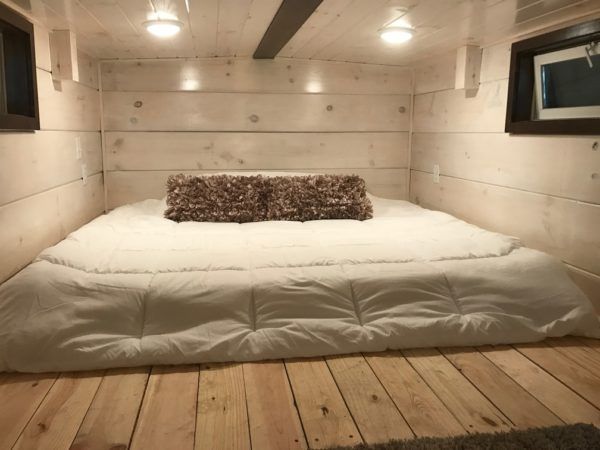 realtinyhouse's tweet photo. The "Riverside Tiny Home" built by Incredible Tiny Homes in Tennessee https://t.co/icxYpjbFLq