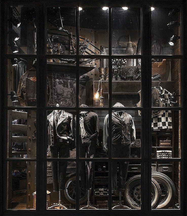 The Globe Antiques Di Twitter 現在 Rrl ダブルアールエル 表参道店さまに 店内ディスプレイとして当店のメタルロッカーをご利用頂いております メタルロッカーが放つインダストリアルな雰囲気はヴィンテージテイスト溢れるrrlの商品ととても相性がよく まるで