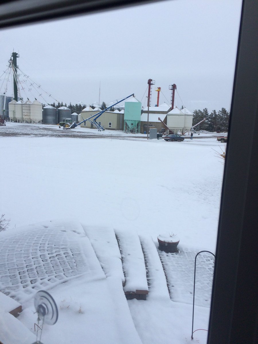 kracres's tweet photo. Monday snow, today canola testing 7 #harvest16 continues https://t.co/CEkCGx4NXj