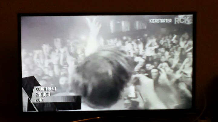 WhoIreallyam66's tweet photo. Ach guck, @counterfeitrock auf #RckTV! 😊 https://t.co/nKclGfMgTZ