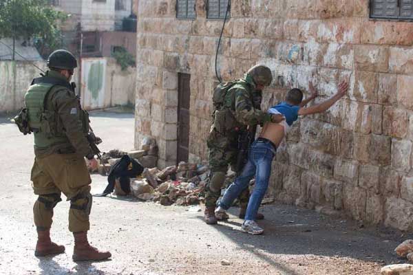 palinfoen's tweet photo. IOF arrests Palestinian in al-Khalil for stabbing attempt
https://t.co/Qb9JZlz1US
#Arrests #Stabbing_attack via PIC @PalinfoEn https://t.co/aNBW0SJL2B