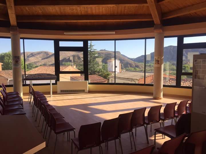 mario_coscu's tweet photo. Todo listo en Biblioteca de Morata de Jalón para nuestra cuenferencia @Acontraelhambre #gennohunger #palabracontraelhambre #NarracionOral https://t.co/GAf7RWUCef