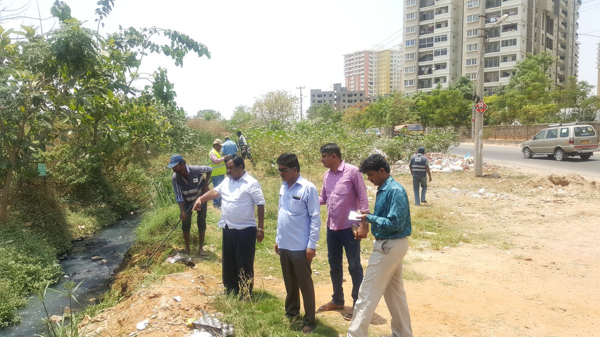 Dc14aM's tweet photo. @KTRTRS 
In compliance to the instructions of Hon'ble minister
Visited site with the team and attending complaint work is under progress https://t.co/ZjWLaCjjhW