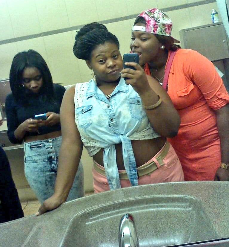 _rahdee's tweet photo. These pictures describe us about right π©π #StayedThrow'nDem4zzUp #FHBGirls π
πΎππΎ#ThemDamnCousinsMinusAFew #StayedReadyToBang ππΎ #RIPJookππ https://t.co/BP5EyemEmp